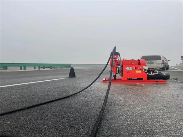 阿瓦提马路路基路面开裂下沉注浆加固灌浆